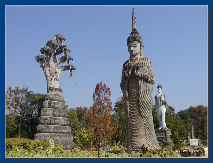 Sala Kaew Ku statues 20031224-08